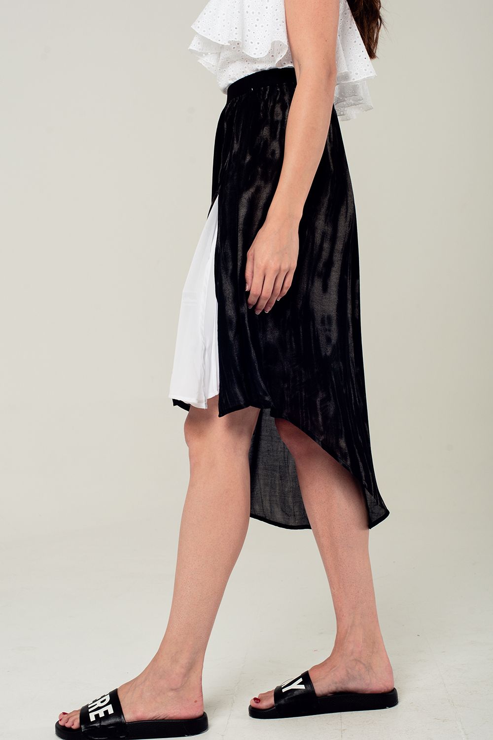 Asymmetric hem skirt in black and gray print - Skirts