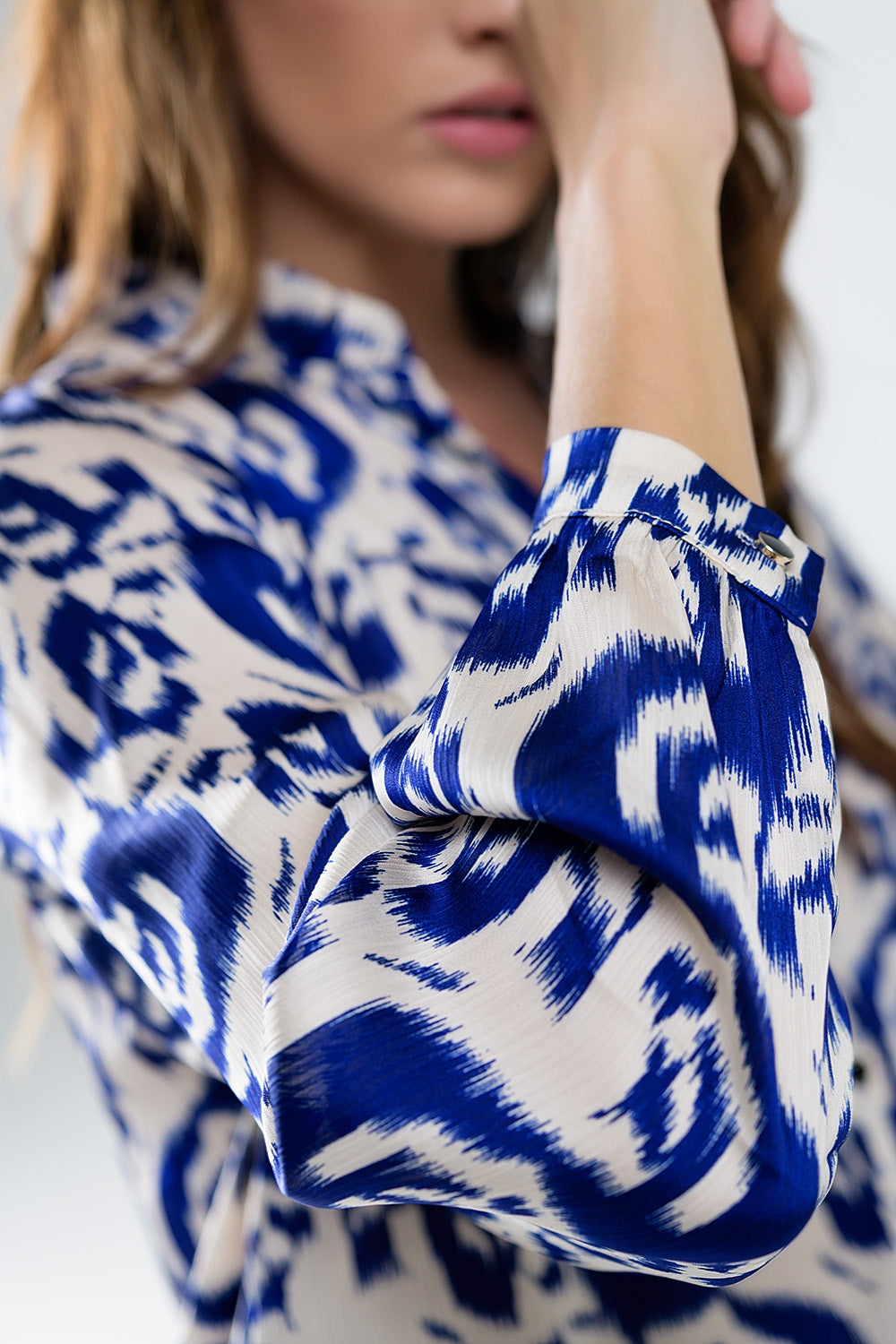 Balloon Sleeve Abstract Print Blouse in Navy and White - Blouses