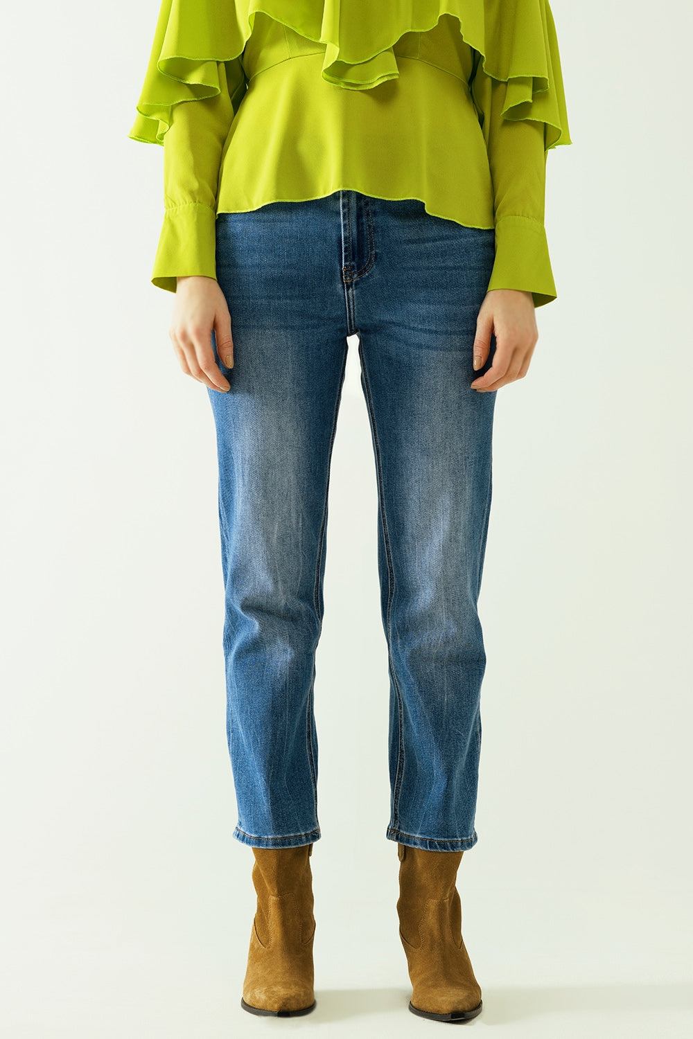 Basic straight jeans with five pockets and frontal metalic button closure - Jeans
