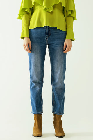 Basic straight jeans with five pockets and frontal metalic button closure