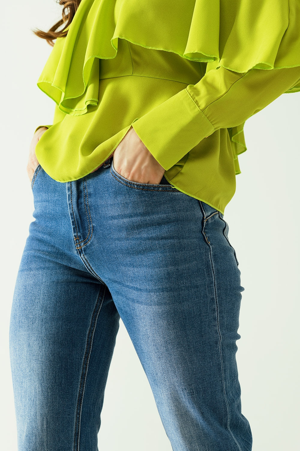Basic straight jeans with five pockets and frontal metalic button closure - Jeans