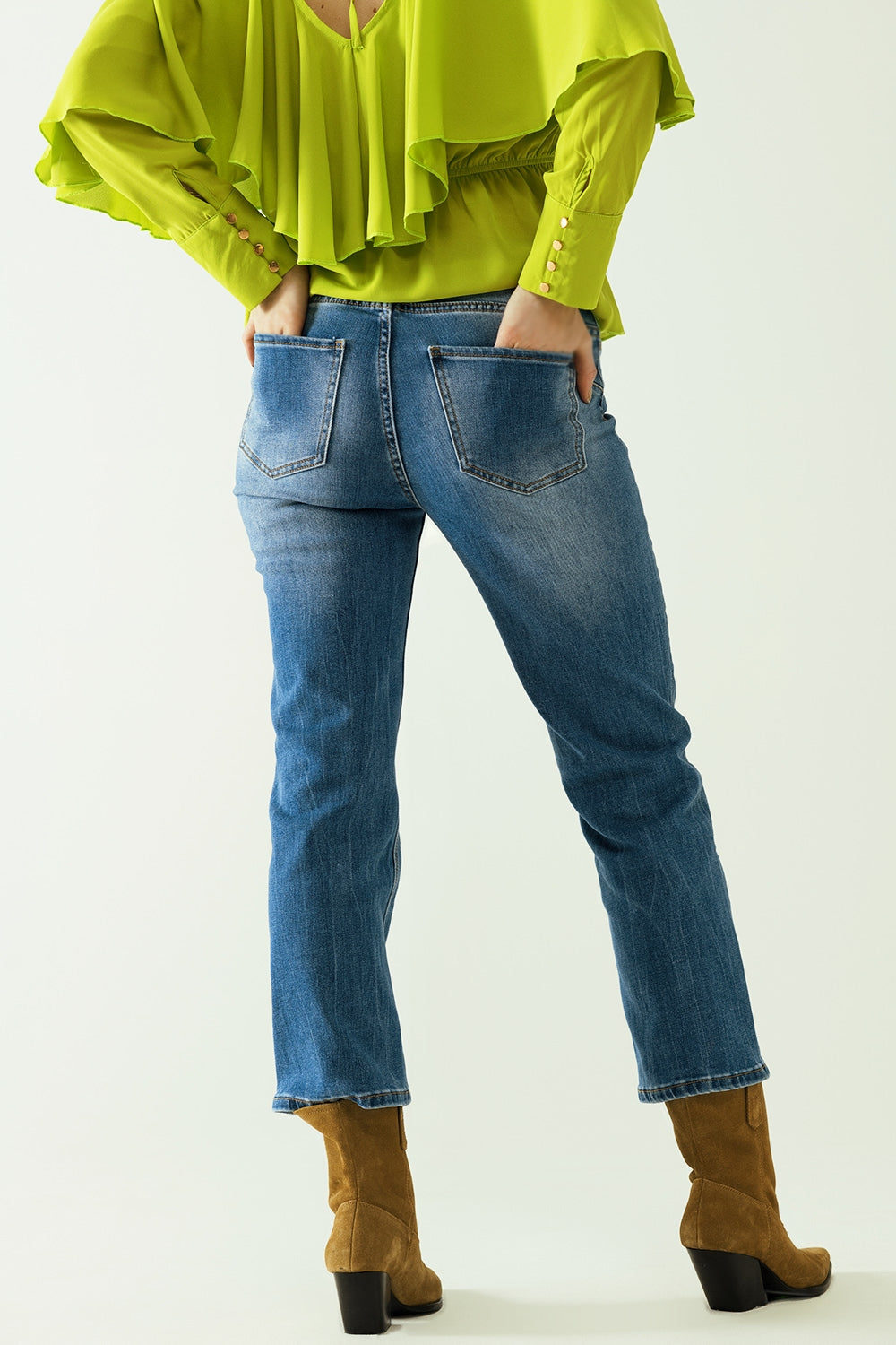 Basic straight jeans with five pockets and frontal metalic button closure - Jeans