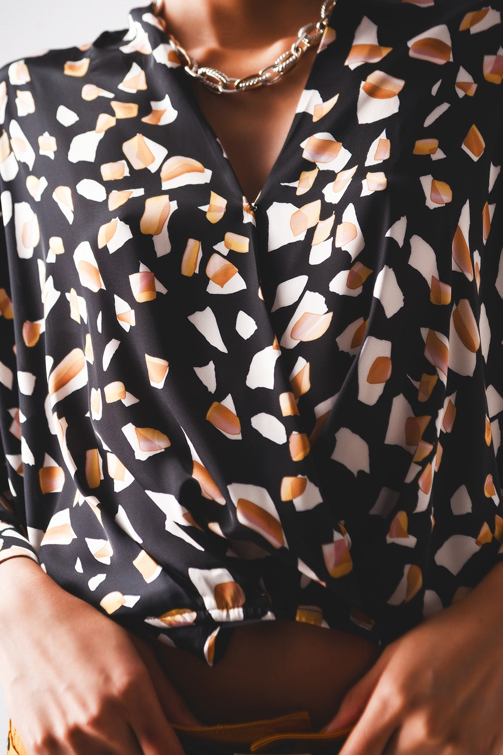Black blouse with print and wrapped front Q2 Shirts BoutiqueLua