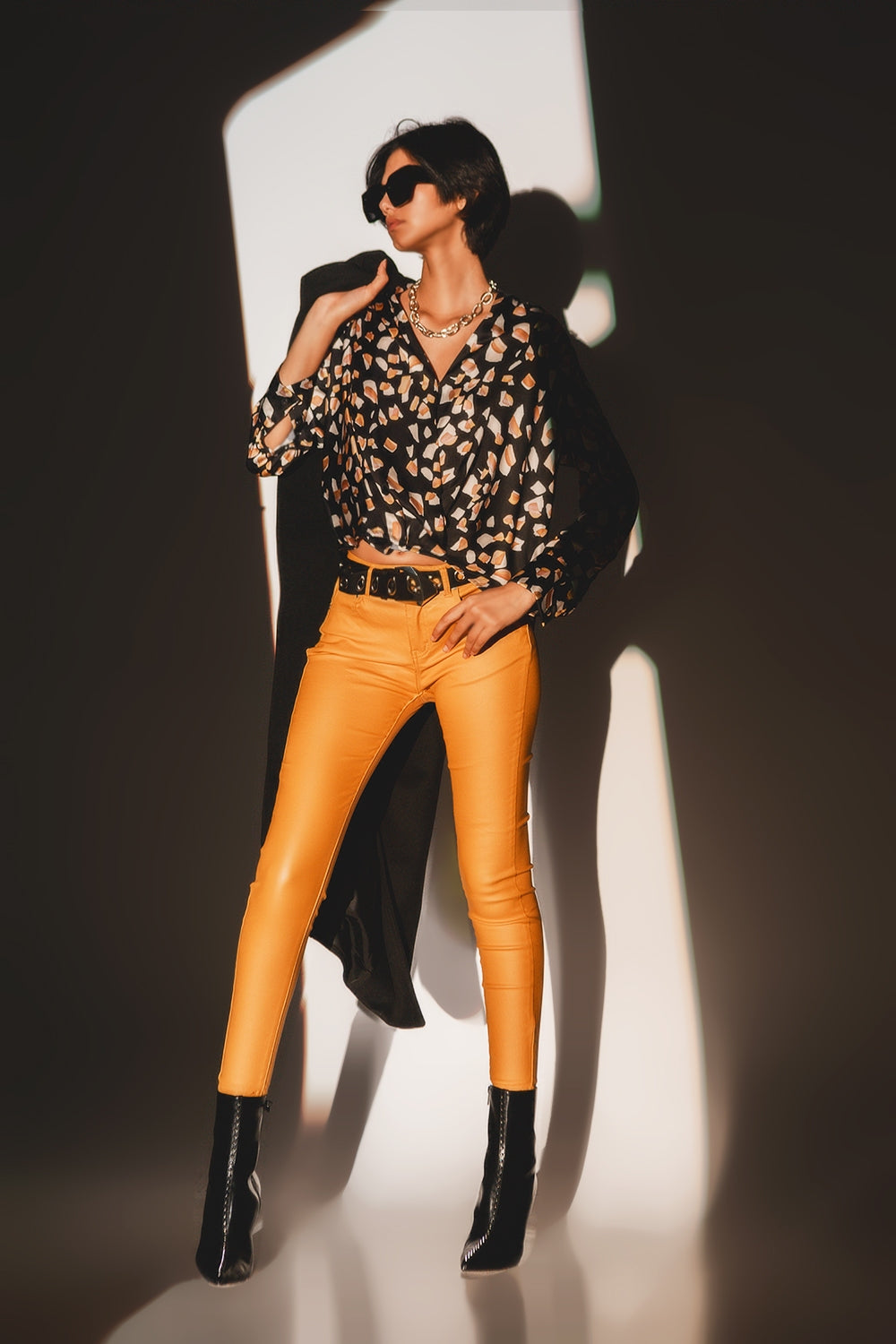 Black blouse with print and wrapped front Q2 Shirts BoutiqueLua