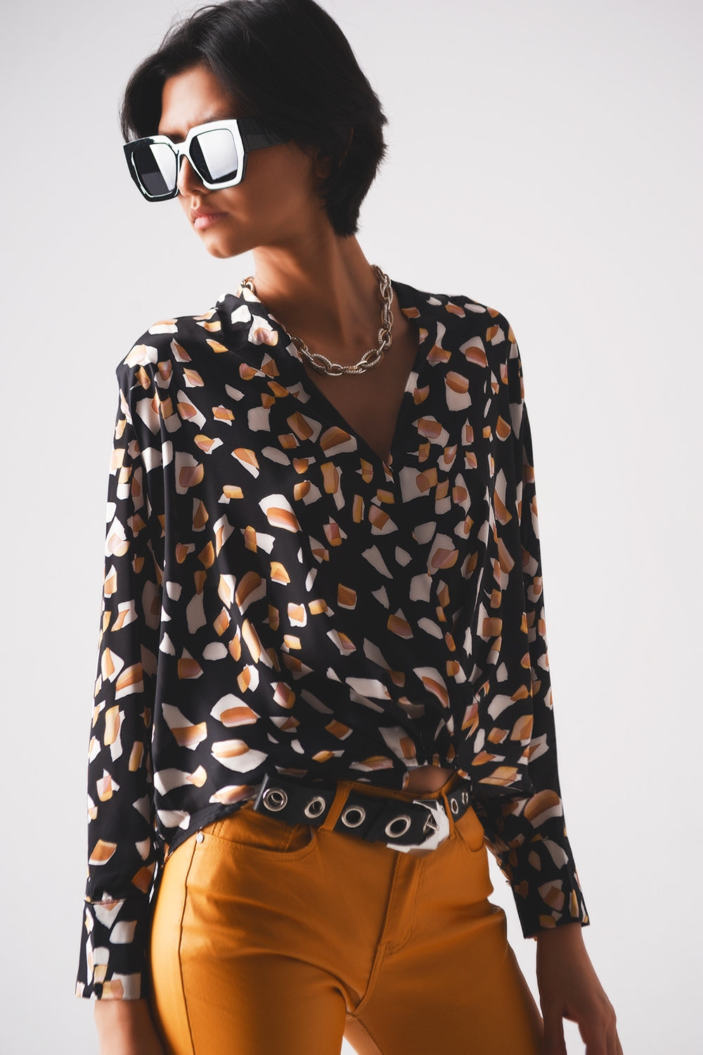 Black blouse with print and wrapped front Q2 Shirts BoutiqueLua