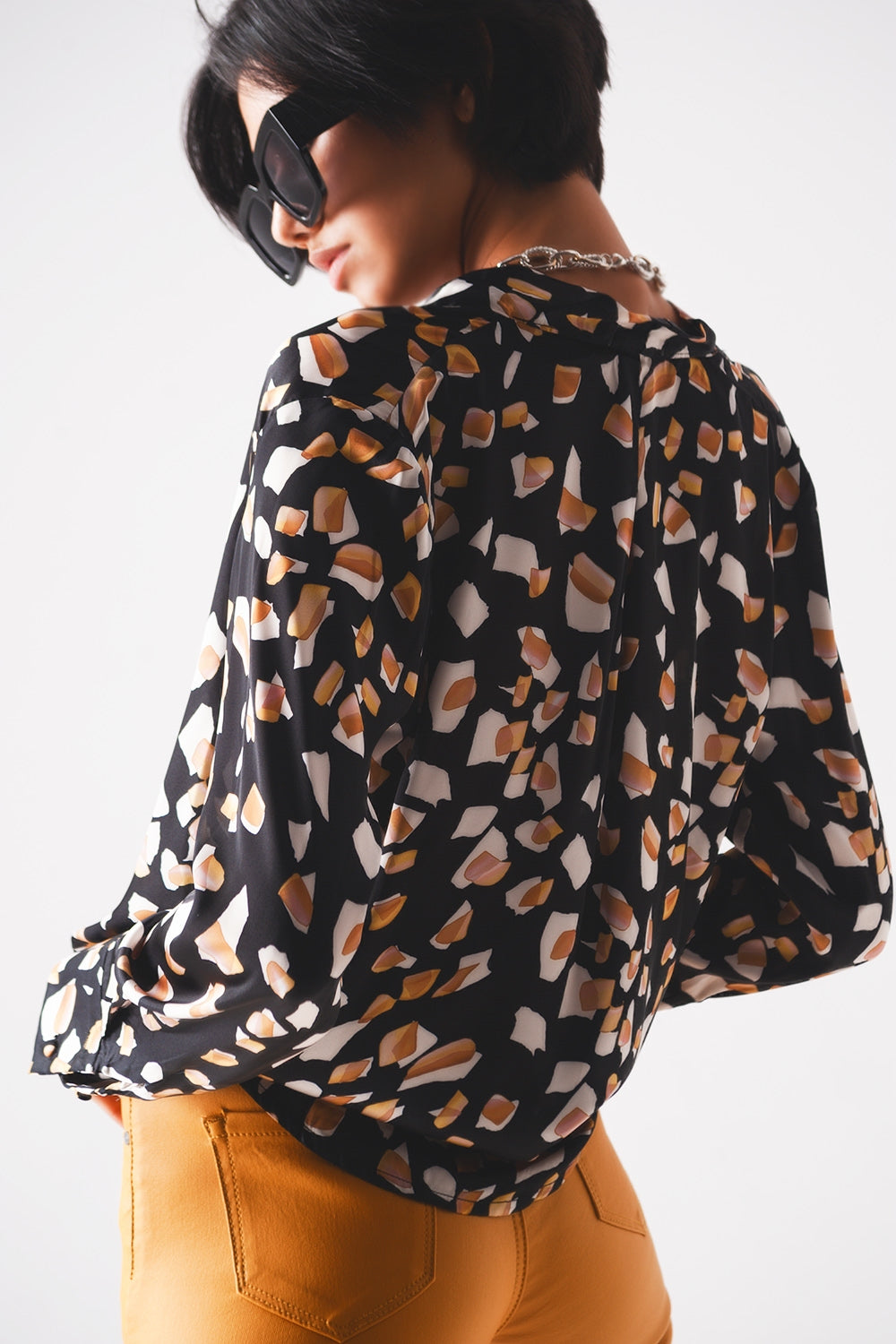 Black blouse with print and wrapped front Q2 Shirts BoutiqueLua