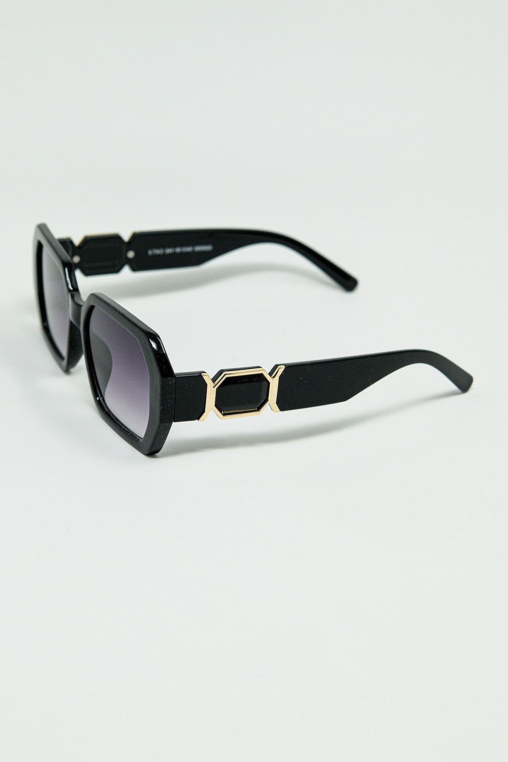Black Diamond-Shaped Sunglasses and goldden detail - Sunglasses