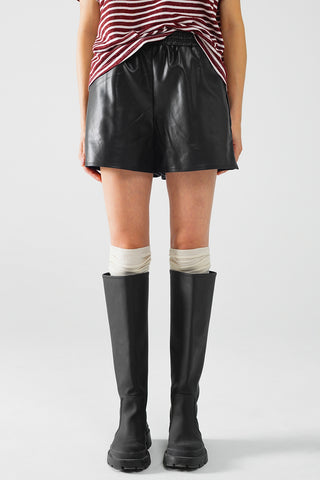 Black faux leather shorts with gathering at the waist with drawstring