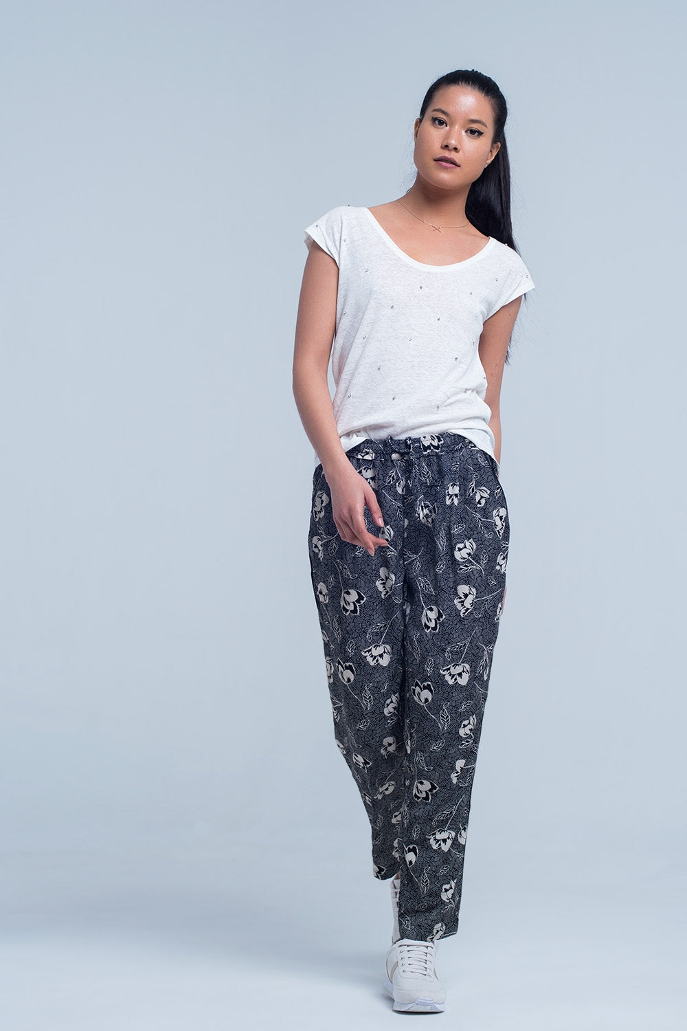 Black pants with floral print - Trousers