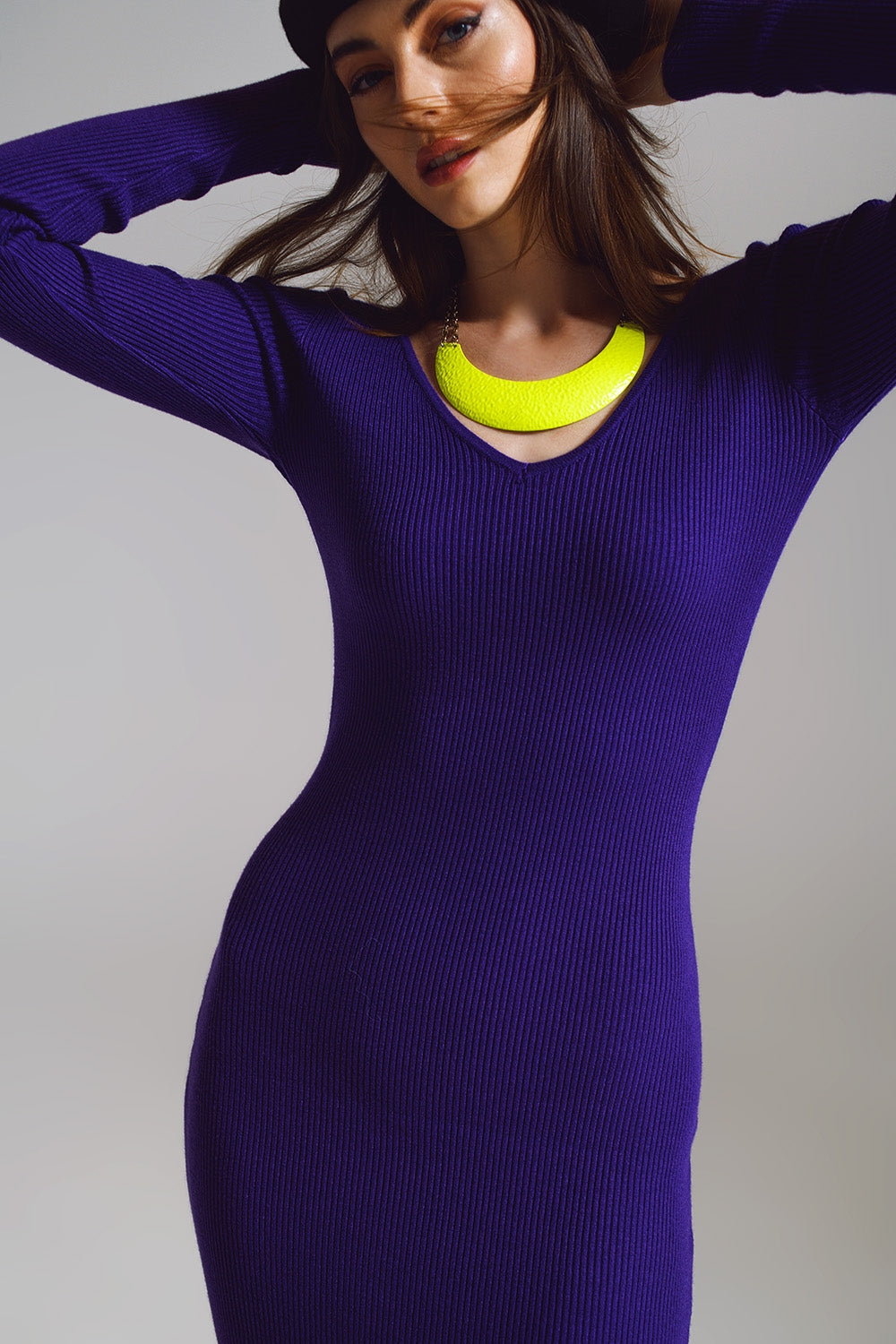 Bodycon Midi Knitted Dress With V-neckline in Purple Q2 Dresses BoutiqueLua