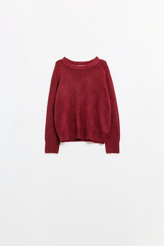 Pull ras du cou bordeaux avec détail de couture sur la manche
