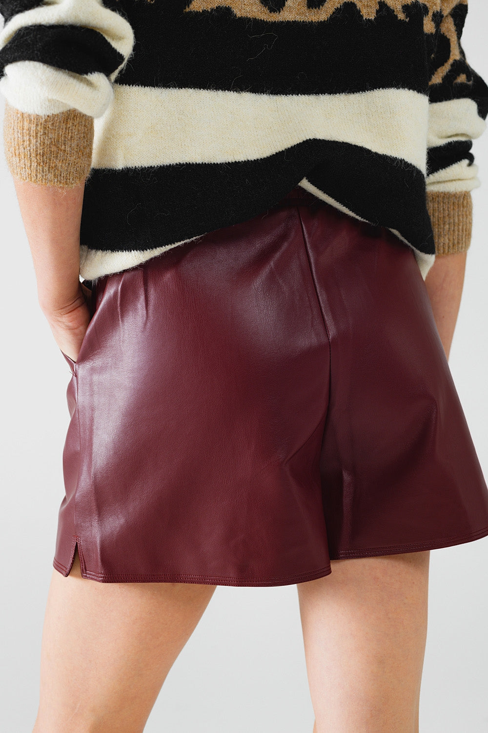 Burgundy faux leather shorts with gathering at the waist with drawstring - Trousers