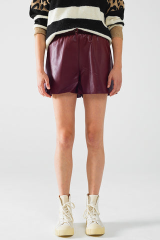Burgundy faux leather shorts with gathering at the waist with drawstring