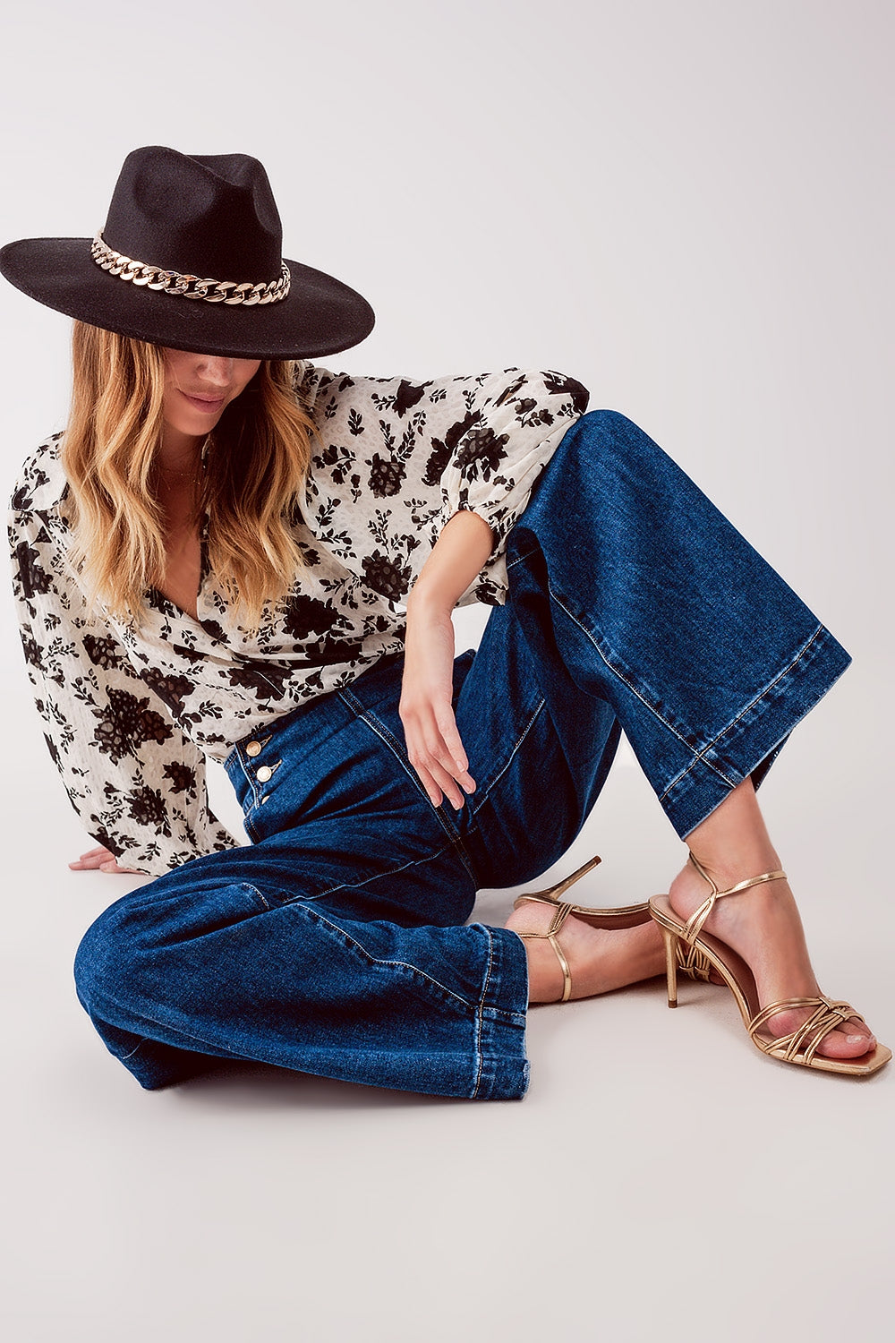 Button front jean in mid blue - Jeans