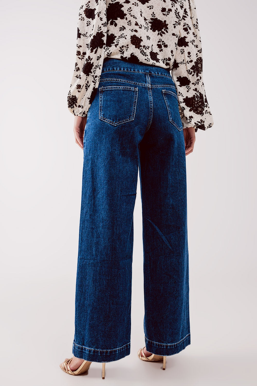 Button front jean in mid blue - Jeans