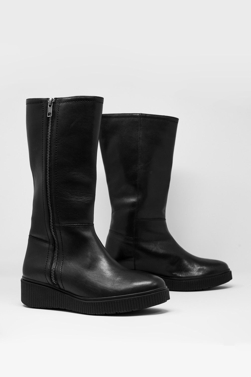 chunky zip boots in black - Shoes