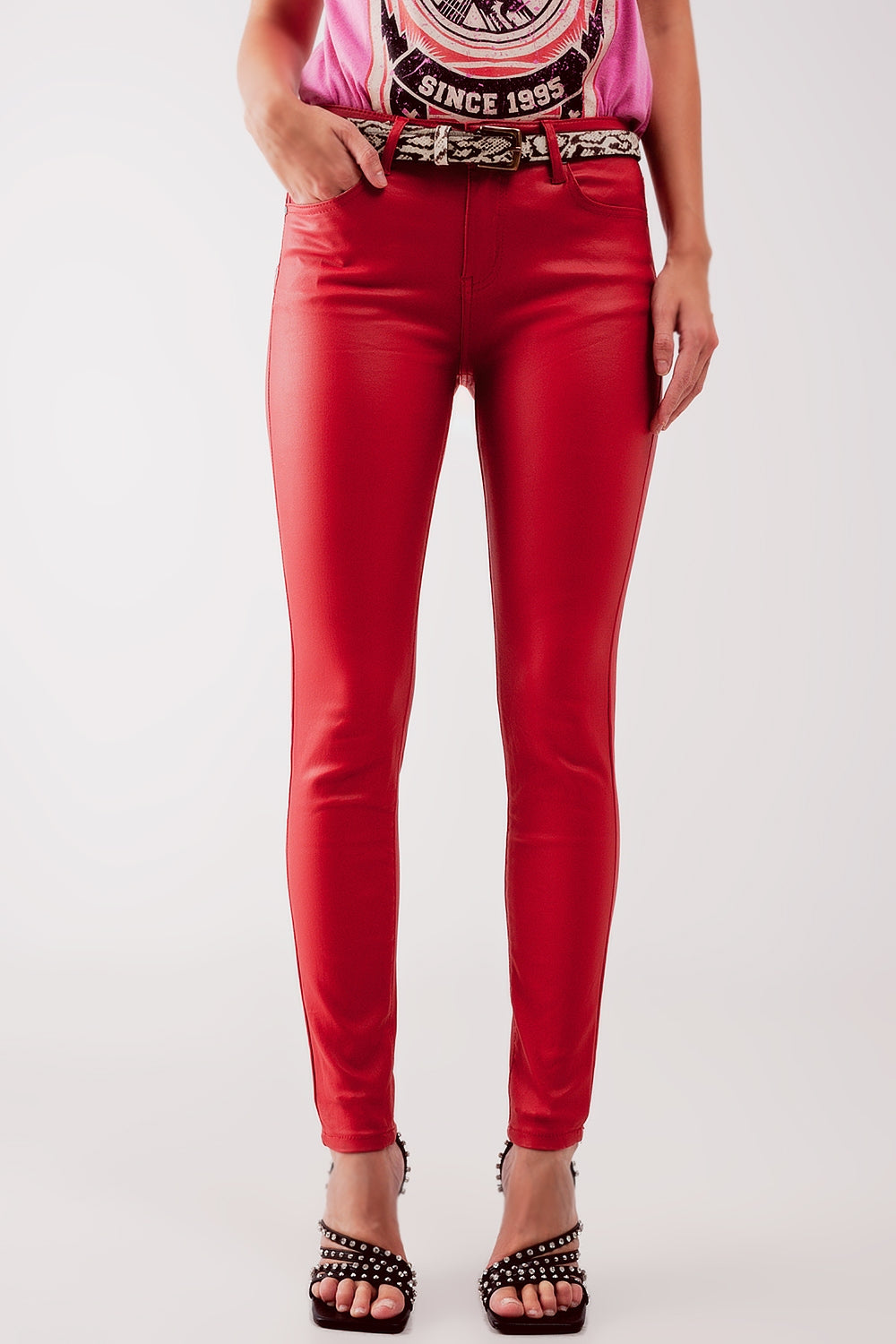 Coated pants in red Q2 Pants BoutiqueLua