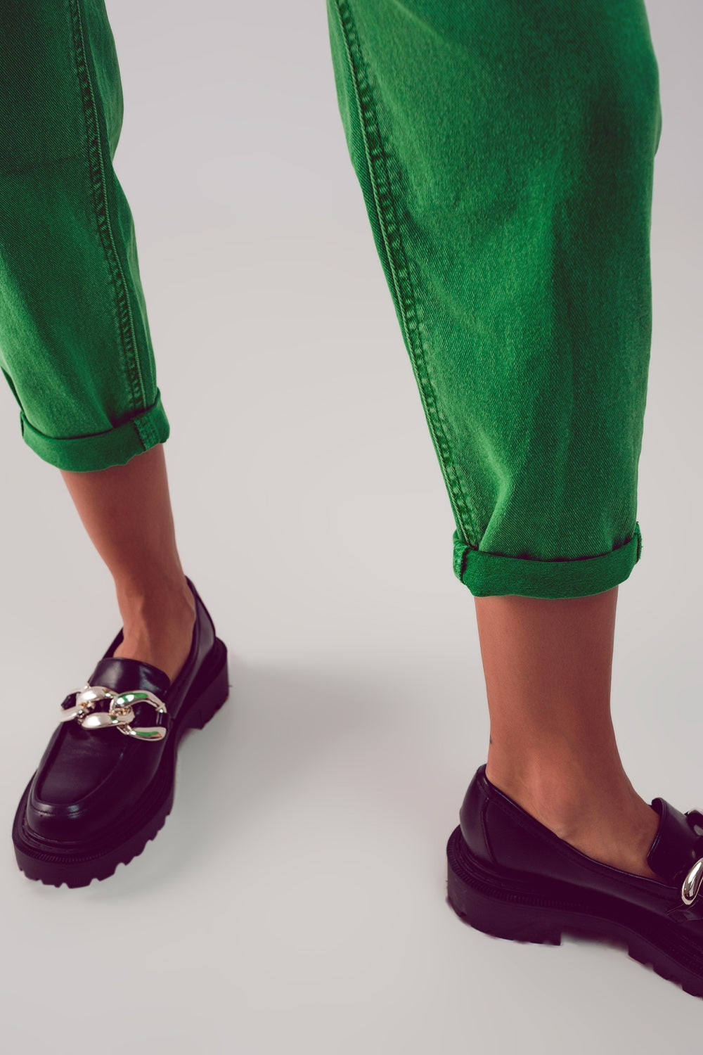Cotton mid rise slouchy jean in green - Jeans