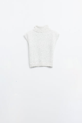 Cozy turtleneck sleeveless sweater in grey