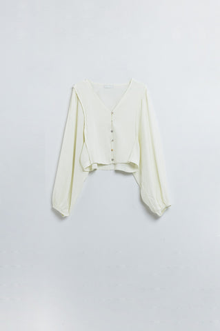 Cream blouse with balloon sleeves and frontal closure with buttons