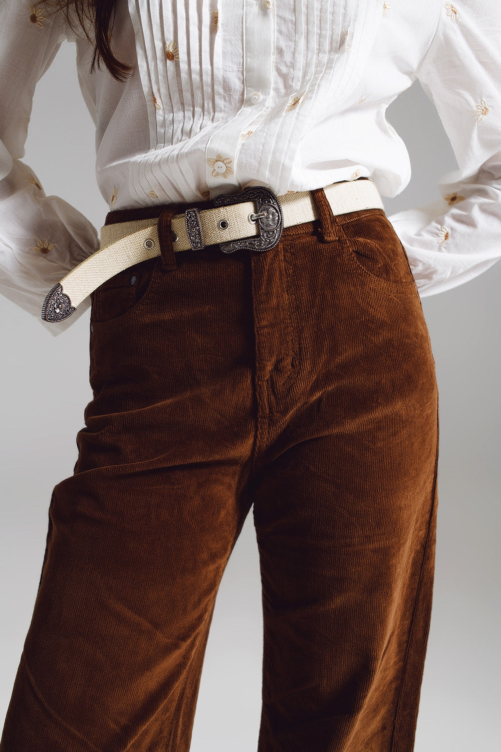 Cropped cord pants in brown Q2 Pants BoutiqueLua