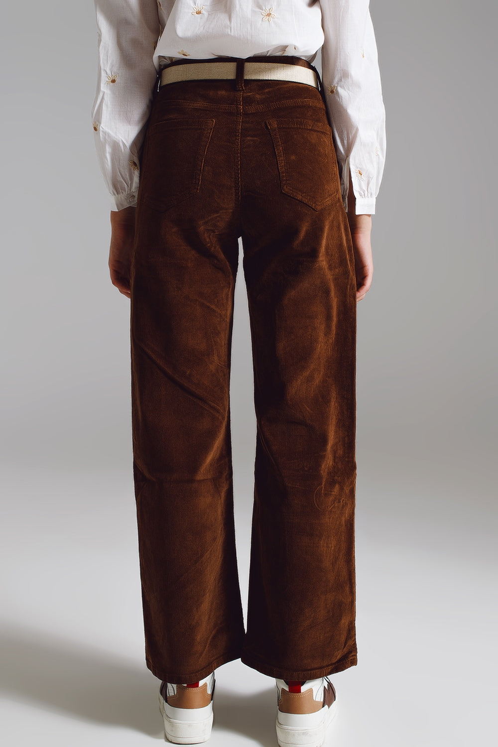 Cropped cord pants in brown Q2 Pants BoutiqueLua