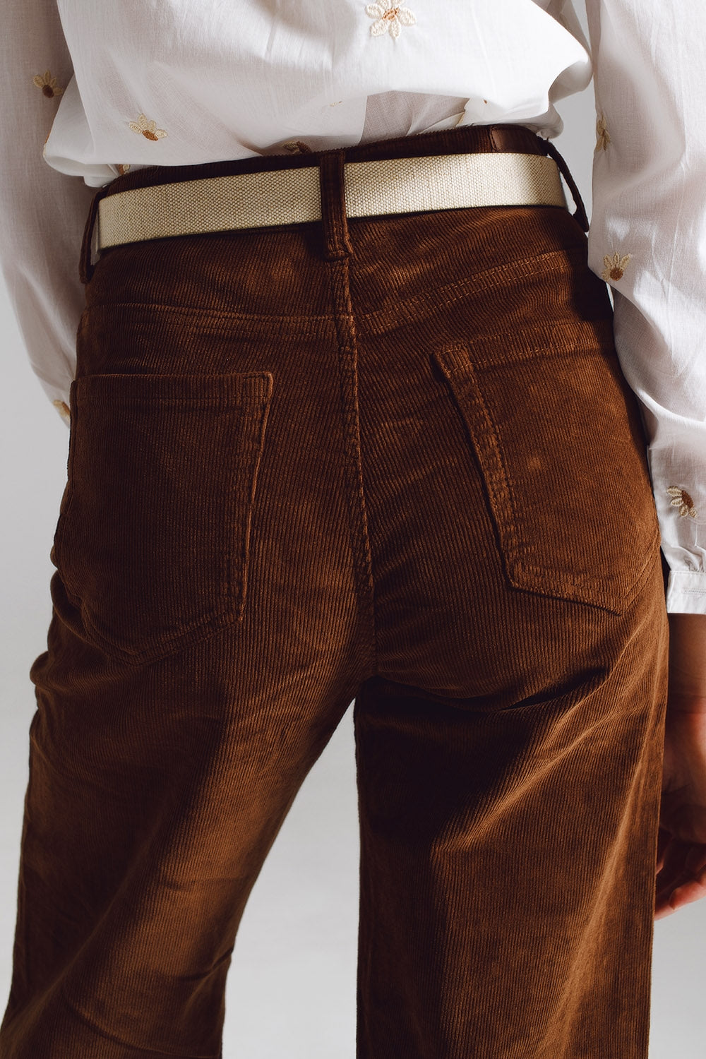 Cropped cord pants in brown Q2 Pants BoutiqueLua