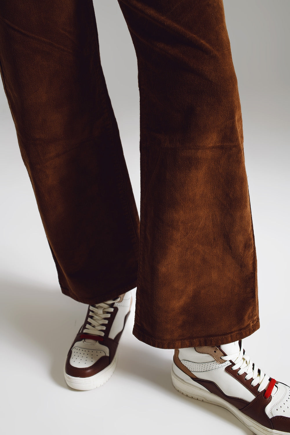 Cropped cord pants in brown Q2 Pants BoutiqueLua