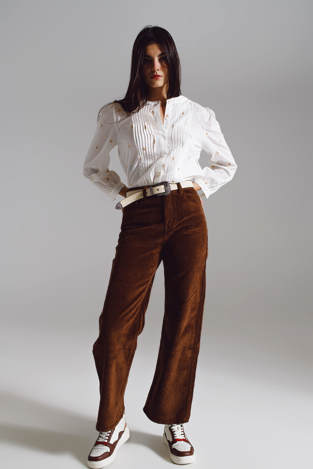 Cropped cord pants in brown Q2 Pants BoutiqueLua