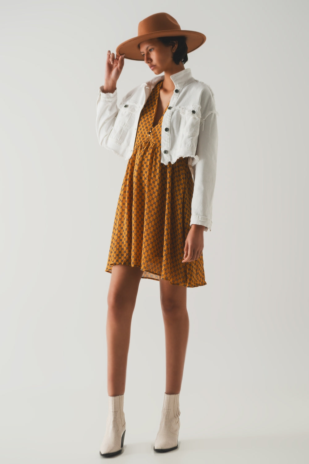 Cropped denim trucker jacket in white - Jackets