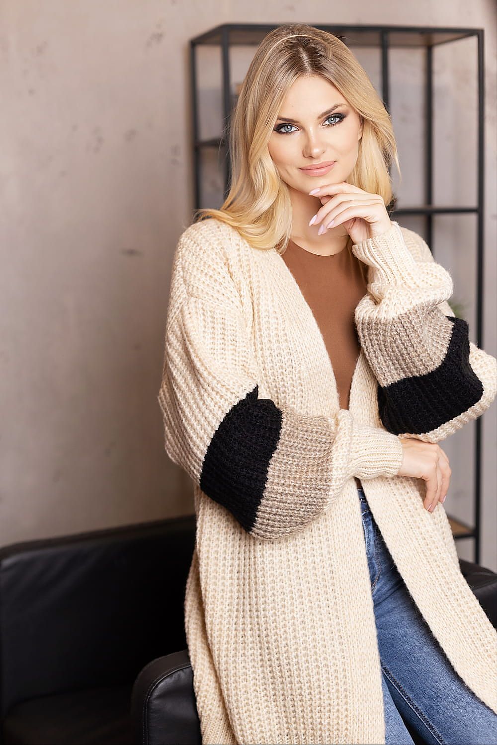 Stylish Striped Cardigan - Cozy and Versatile