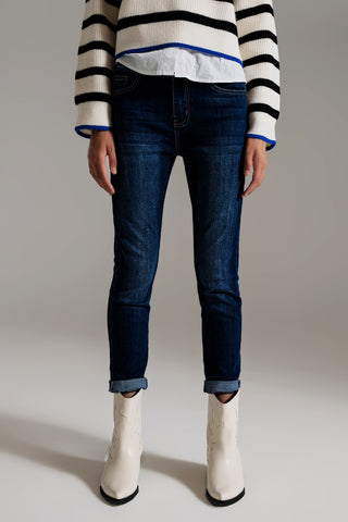 Calça jeans skinny escura com elastano elástico