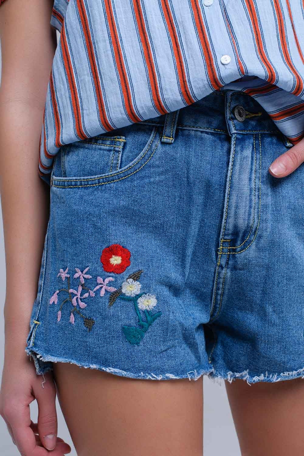 Denim mid wash blue short with floral design - Jeans