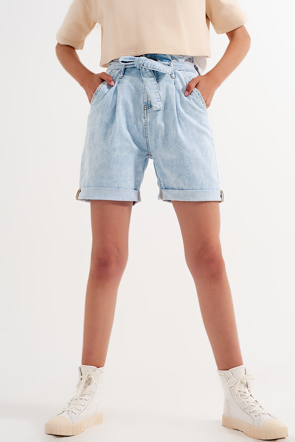 Denim shorts with light blue wash and waist tie Q2 Jeans BoutiqueLua