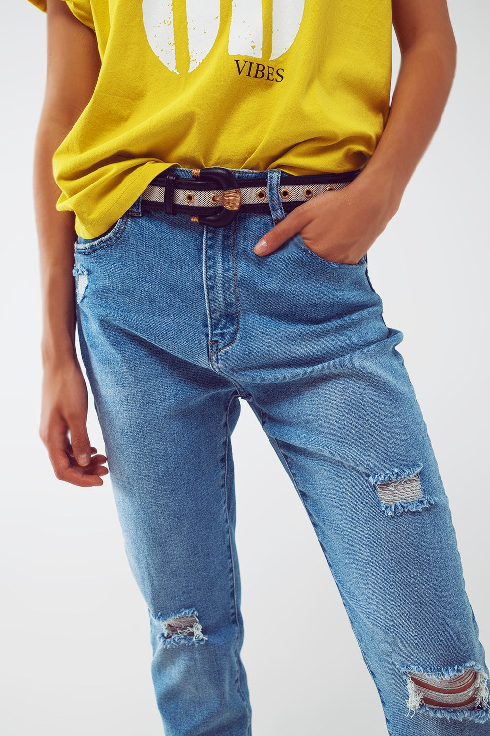 Distressed Regular Jeans in Light Blue Wash - Jeans