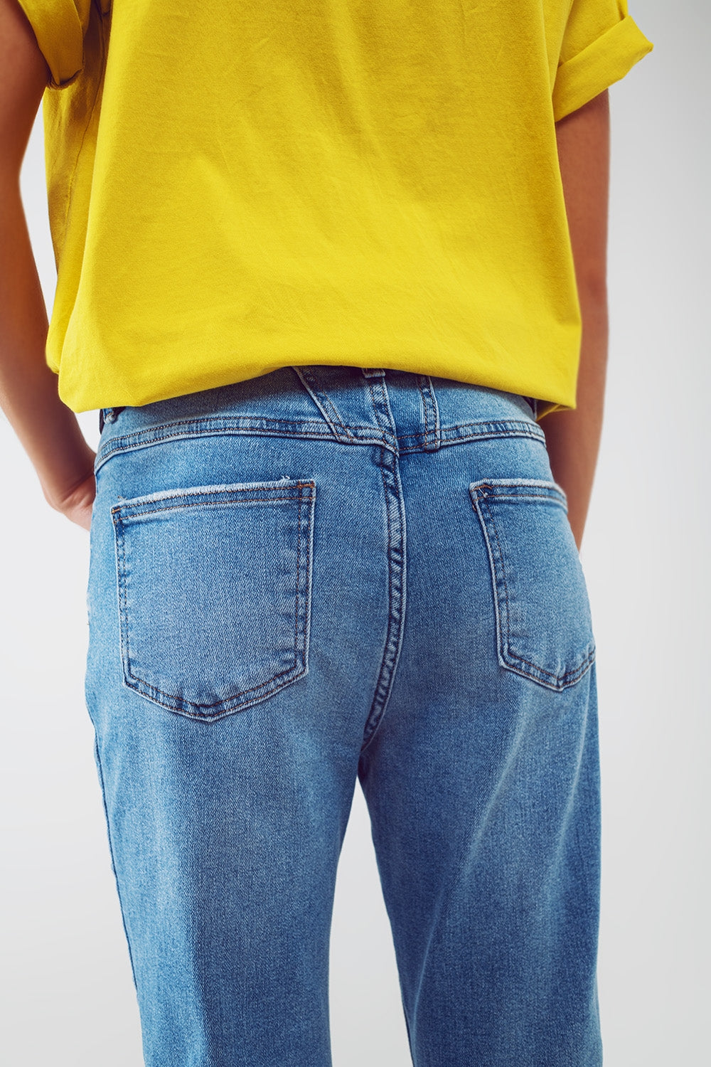 Distressed Regular Jeans in Light Blue Wash - Jeans