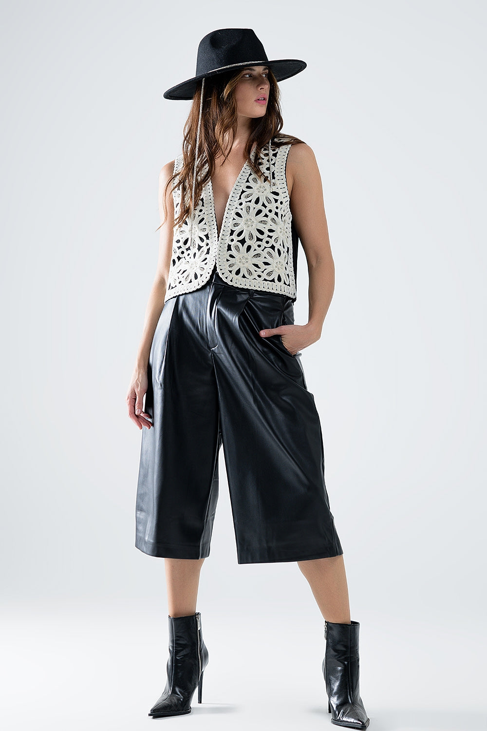 Embroidery Velvet Short Vest in white - Vests