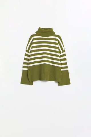 Green oversized trutleneck sweater with white stripes and splits on the side