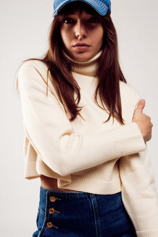 Camisola curta de gola alta em creme