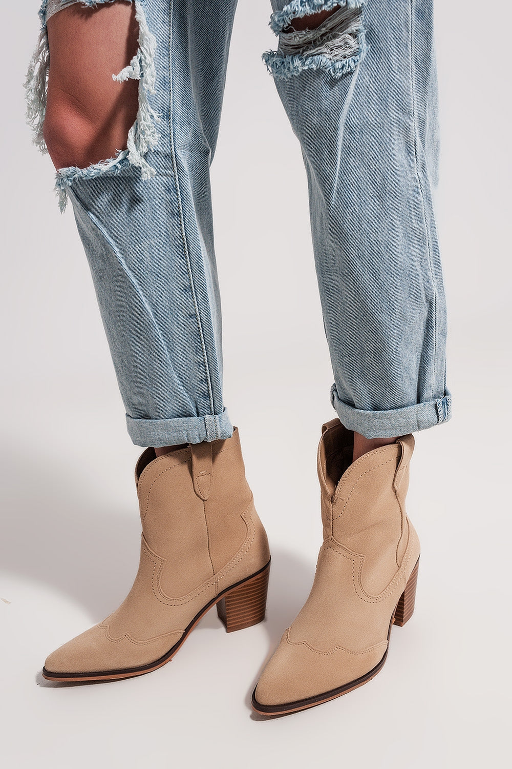 High rise mom jeans in lightwash with rips Q2 Jeans BoutiqueLua