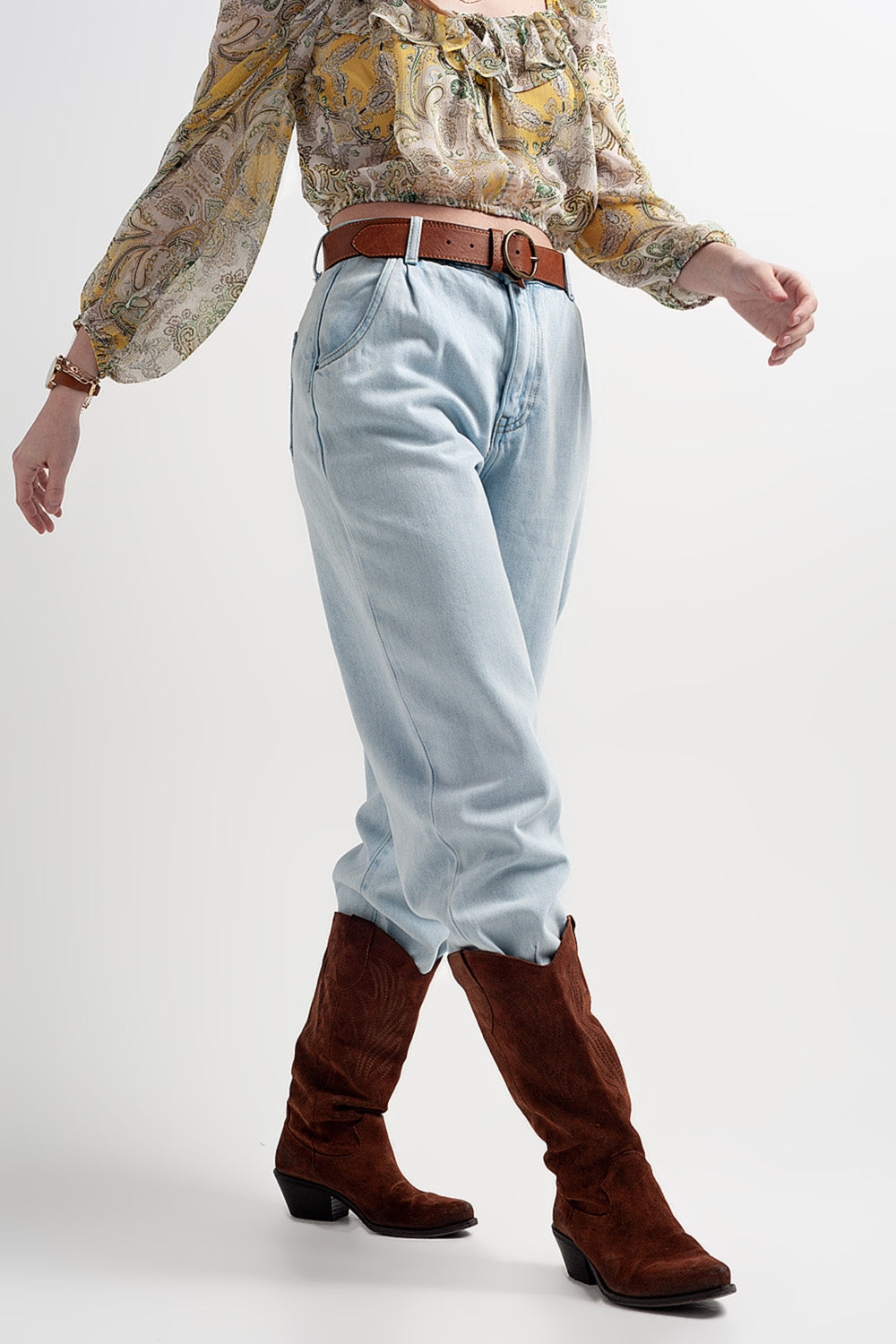 High rise slouchy mom jeans in lightwash Q2 Jeans BoutiqueLua