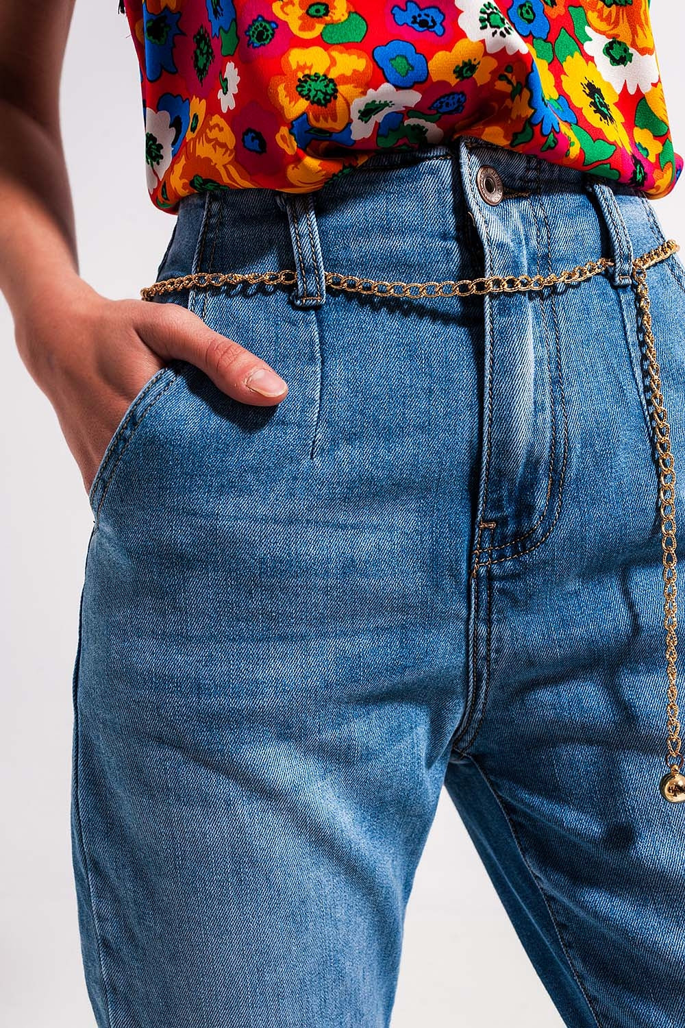 High rise straight leg belt detail jeans in light wash Q2 Jeans BoutiqueLua