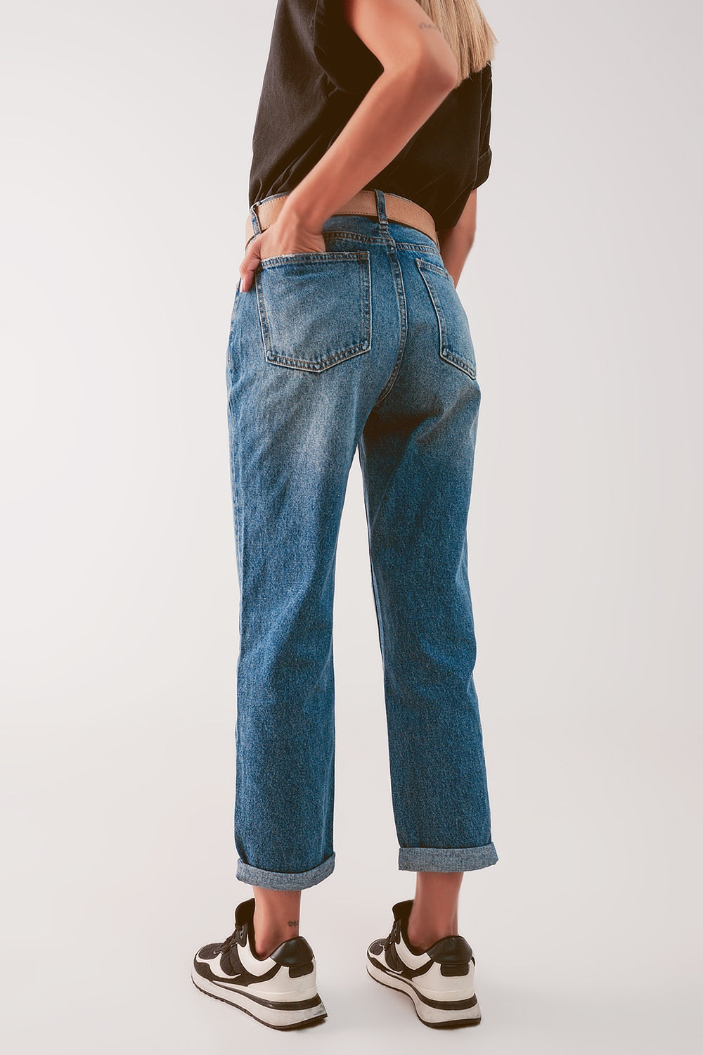 High waist jean with thigh slash in midblue Q2 Jeans BoutiqueLua