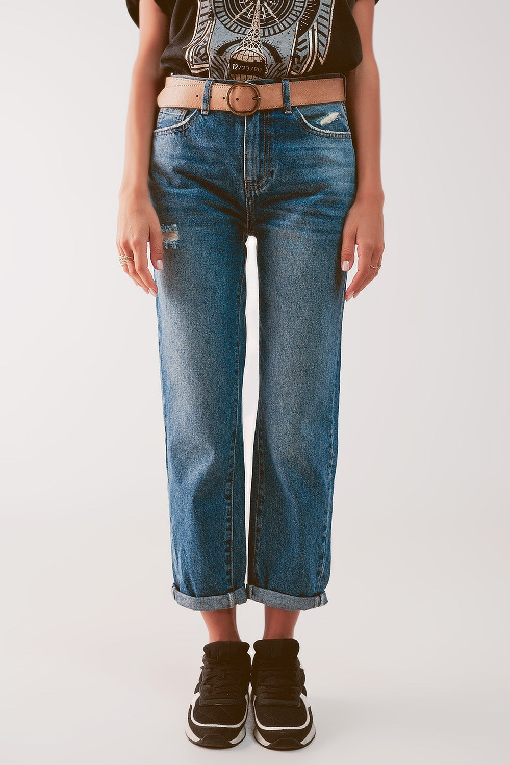 High waist jean with thigh slash in midblue Q2 Jeans BoutiqueLua