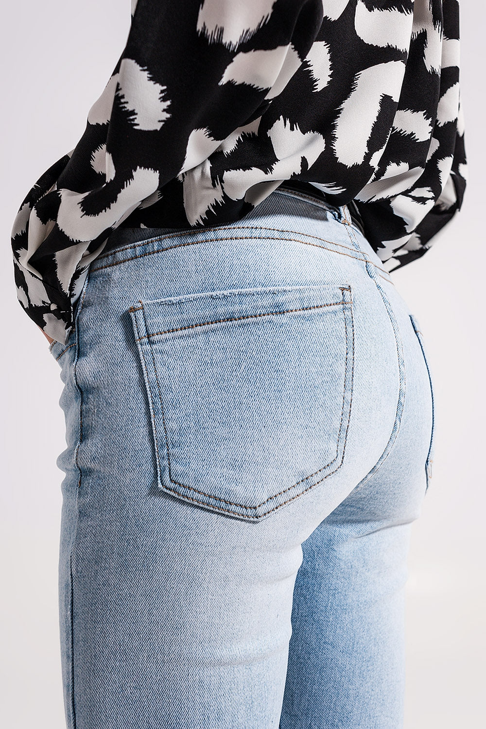 High waist jeans with slit hem in vintage wash - Jeans