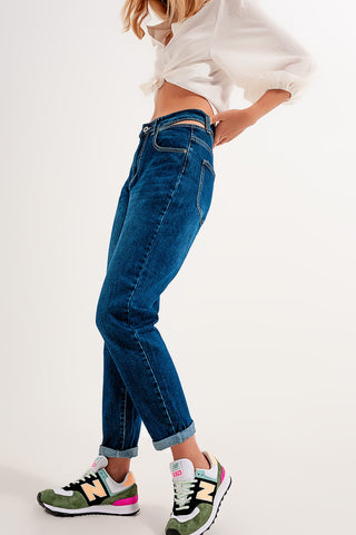 Jeans azul cintura alta com recorte slim