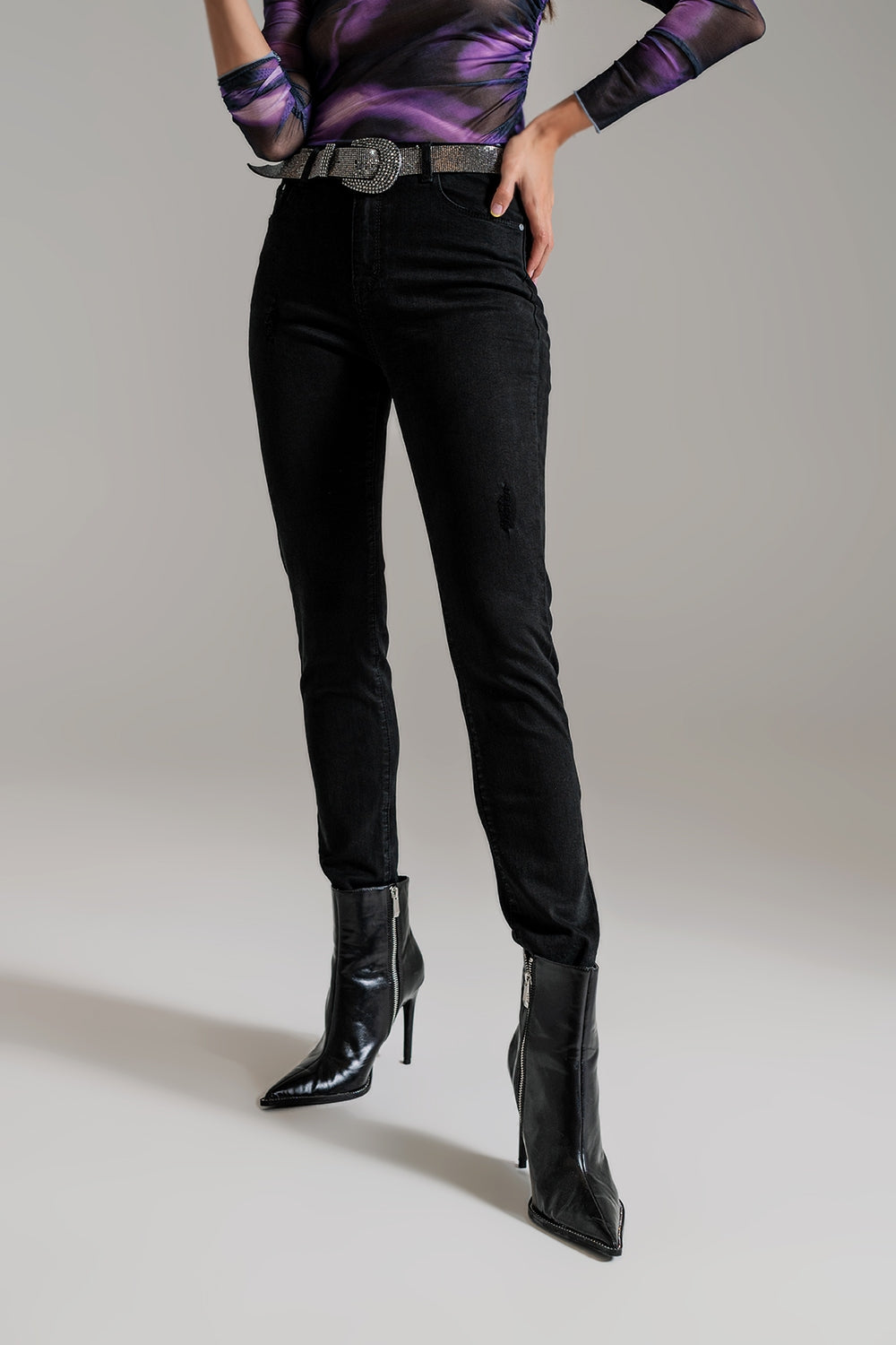 High waisted skinny jeans Distressed At The Hem in Black Q2 Jeans BoutiqueLua