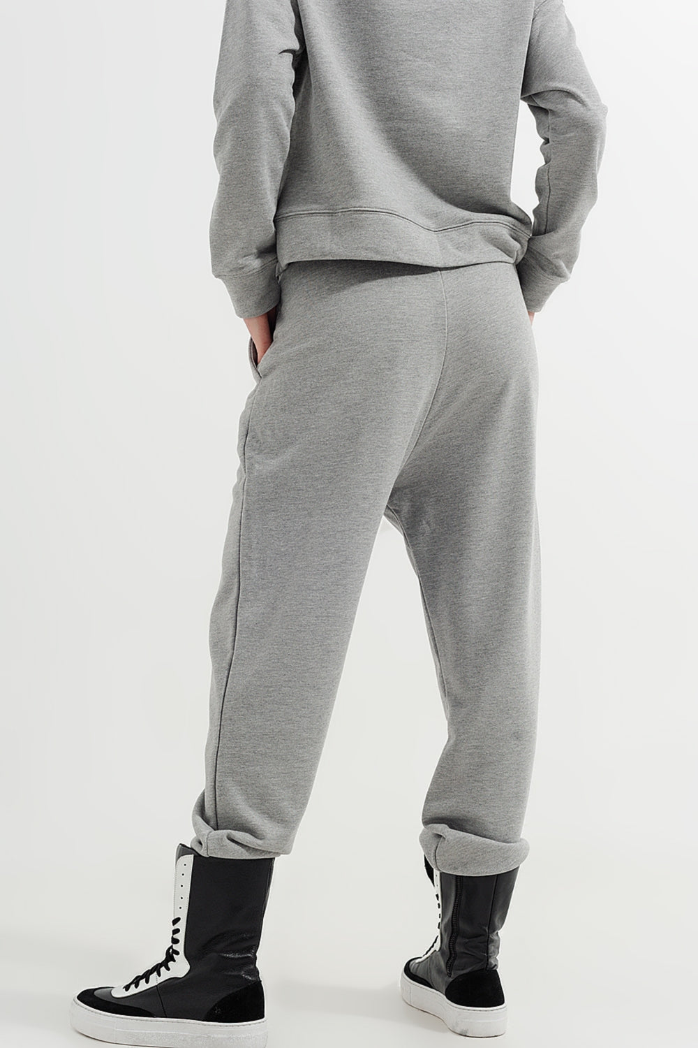 Jogger in light gray heather Q2 Pants BoutiqueLua