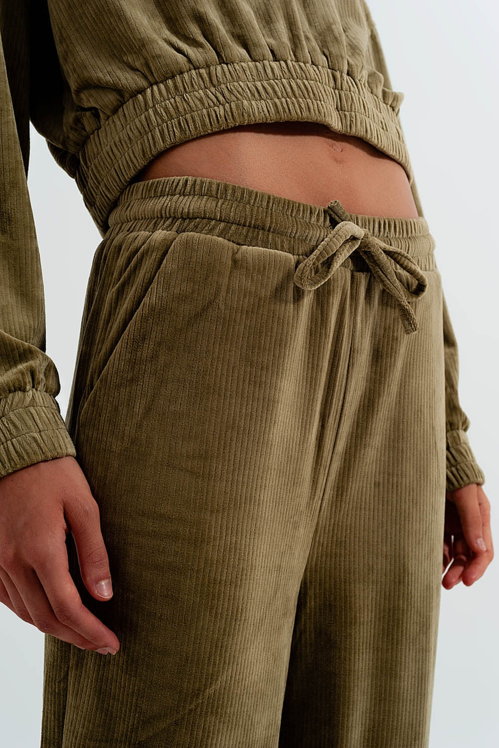 Jogger with drawstring waist in green Q2 Pants BoutiqueLua