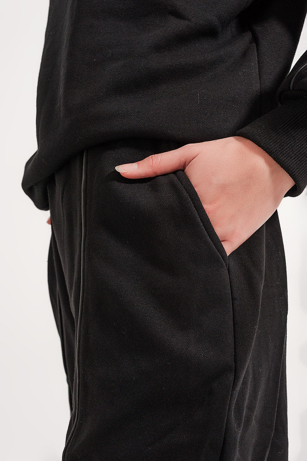Joggers with drawstring waist and front seam in black Q2 Pants BoutiqueLua